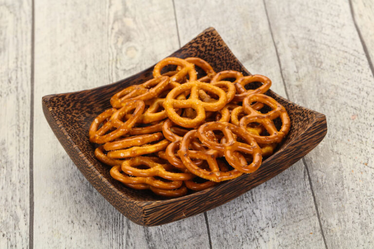 Soft Pretzels Vs. Hard Pretzels: What’s The Difference? - Uncle Henry's ...